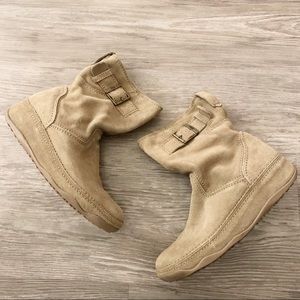 FitFlop Super Boot Short Suede Size 9